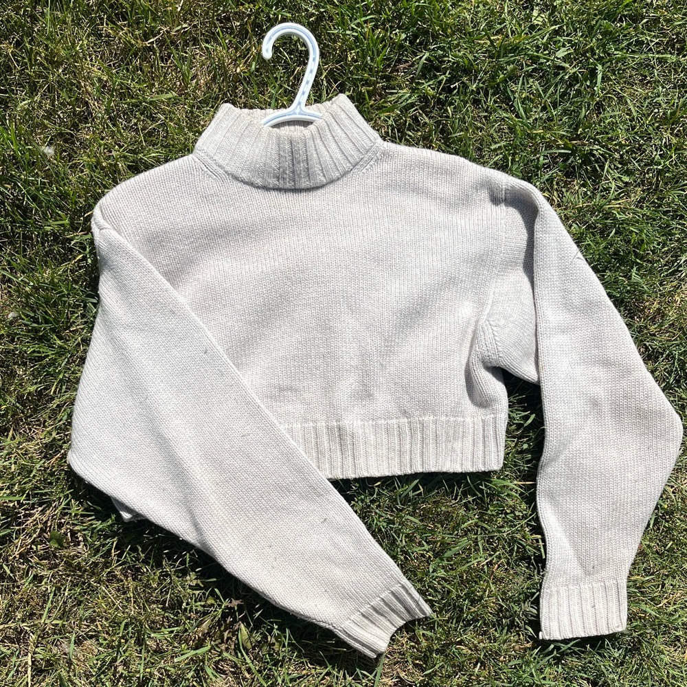 Wilfred Light Gray Turtleneck Sweater
